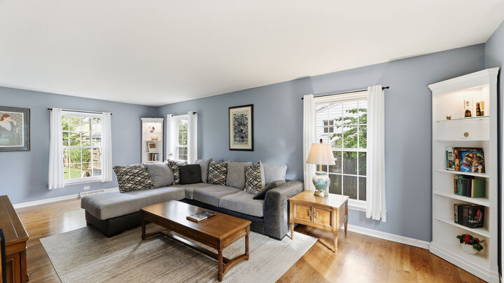 Property Photo:  1033 N Brainard Street  IL 60563 