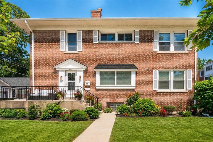 Property Photo: 2611 Walnut Avenue IL 60201