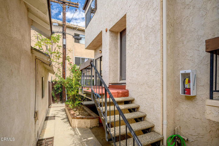 Property Photo:  320 McHenry Road 27  CA 91206 