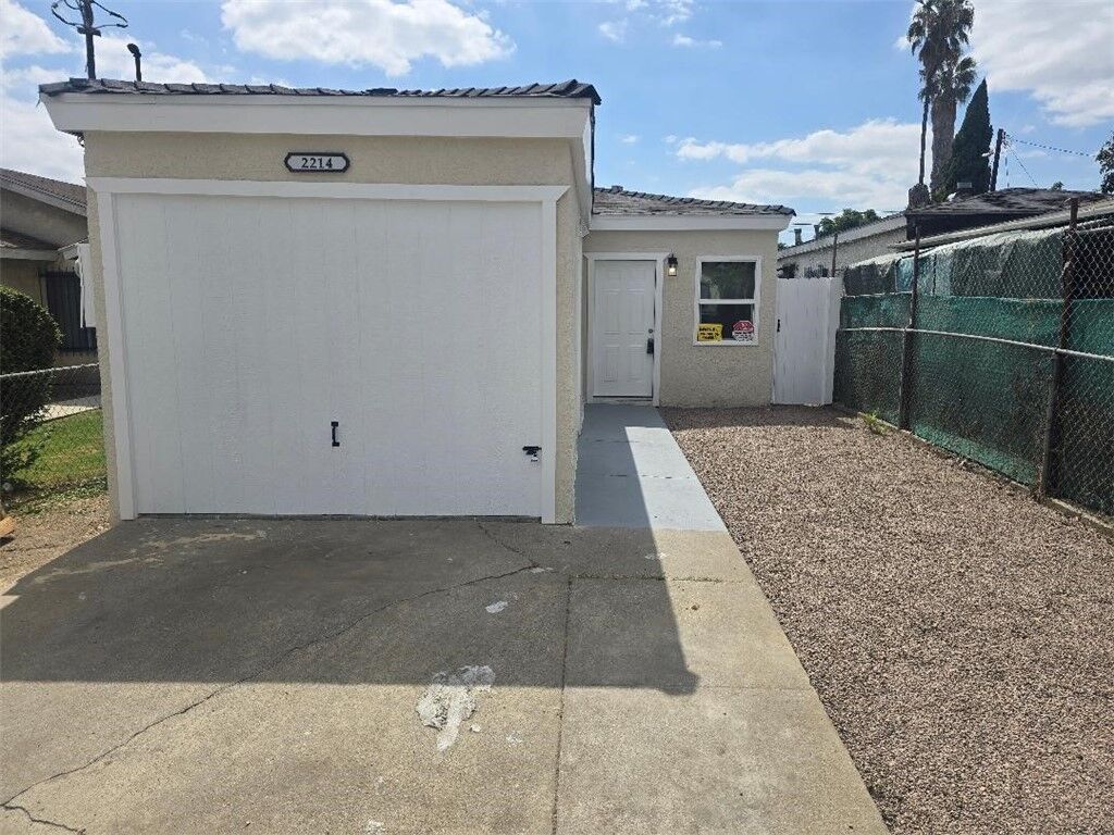 Property Photo: 2214 E 111th CA 90059