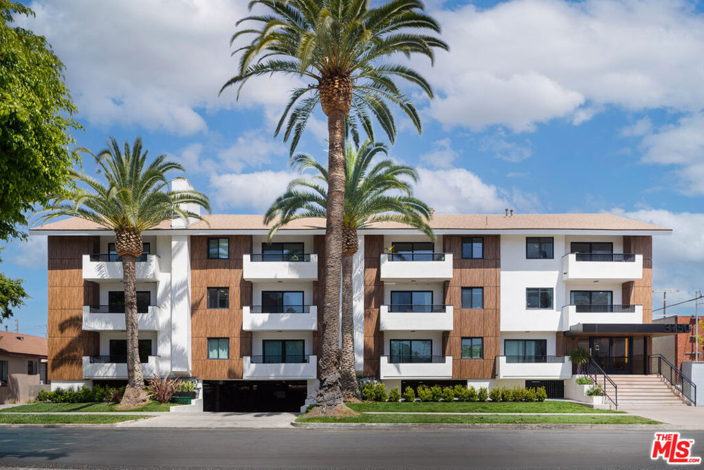 Property Photo:  3750 Glendon Avenue 12  CA 90034 