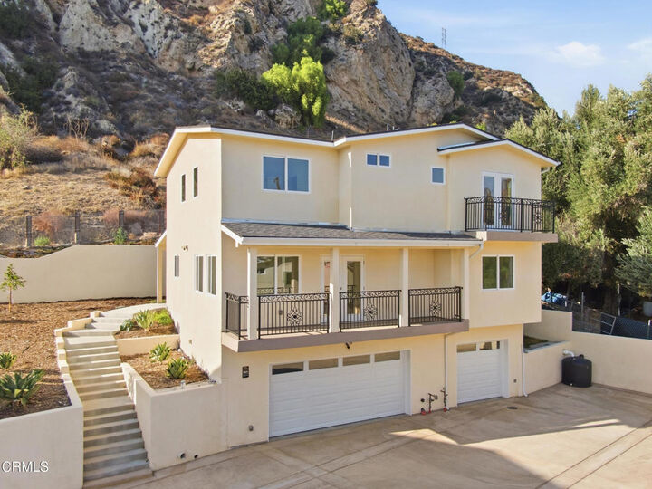 Property Photo:  923 N Main  CA 93040 