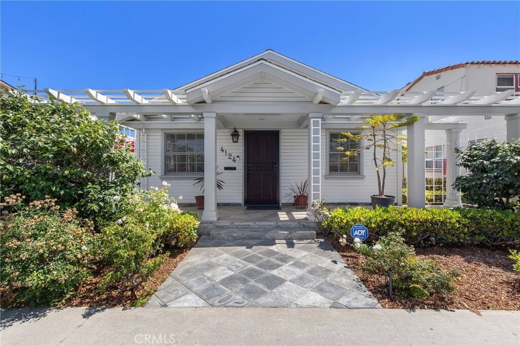 Property Photo: 4124 E 5th CA 90814