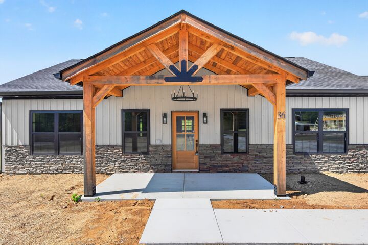 Property Photo: 36 Meadowwood Ln TN 37398