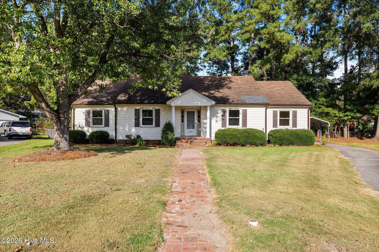 Property Photo: 1216 Woodford Court NC 27530