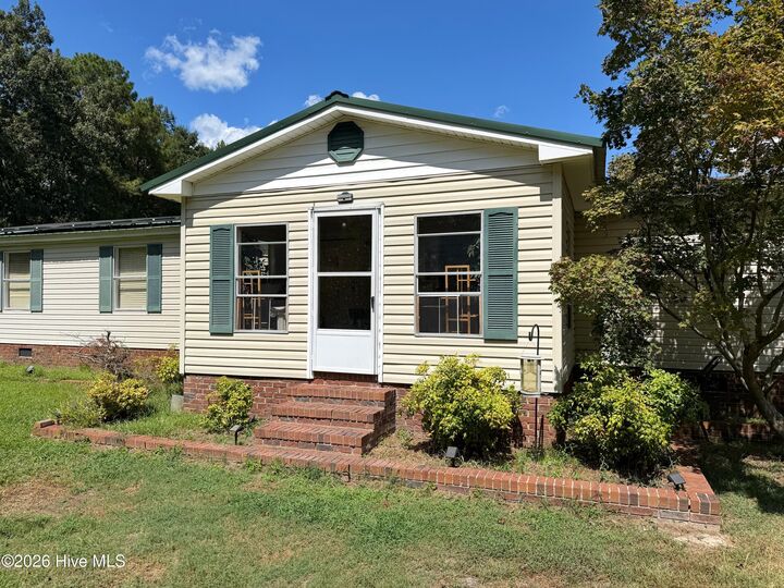 Property Photo: 817 Alphin Road NC 28504