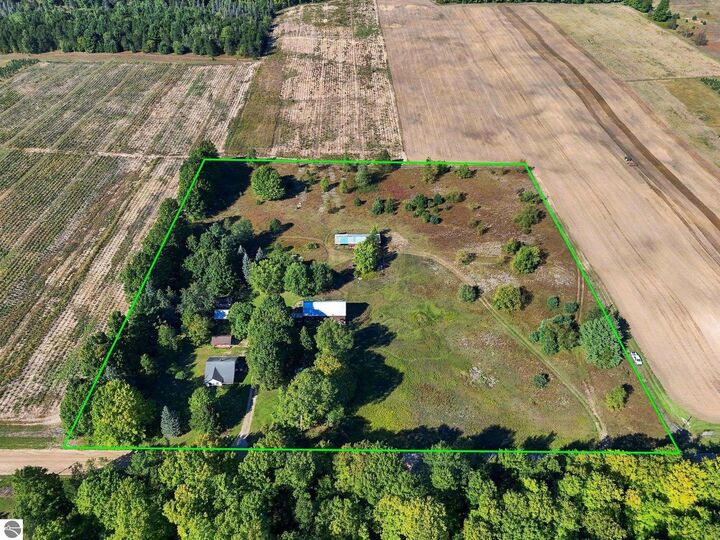 Property Photo: 1523 SE Hatley Road MI 49633