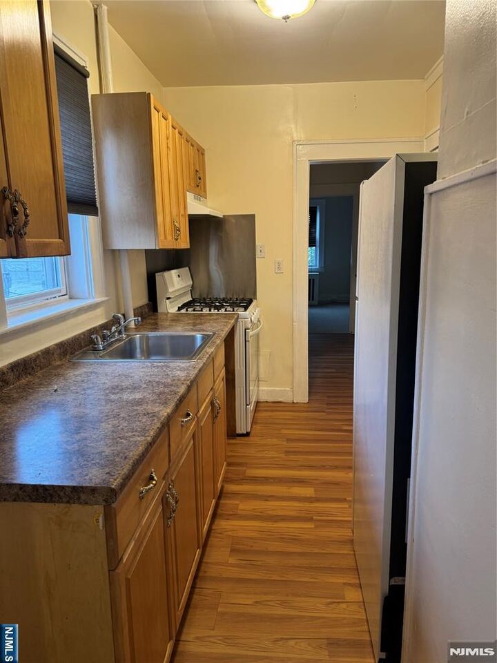 Property Photo:  100 S Washington Avenue 3  NJ 07621 