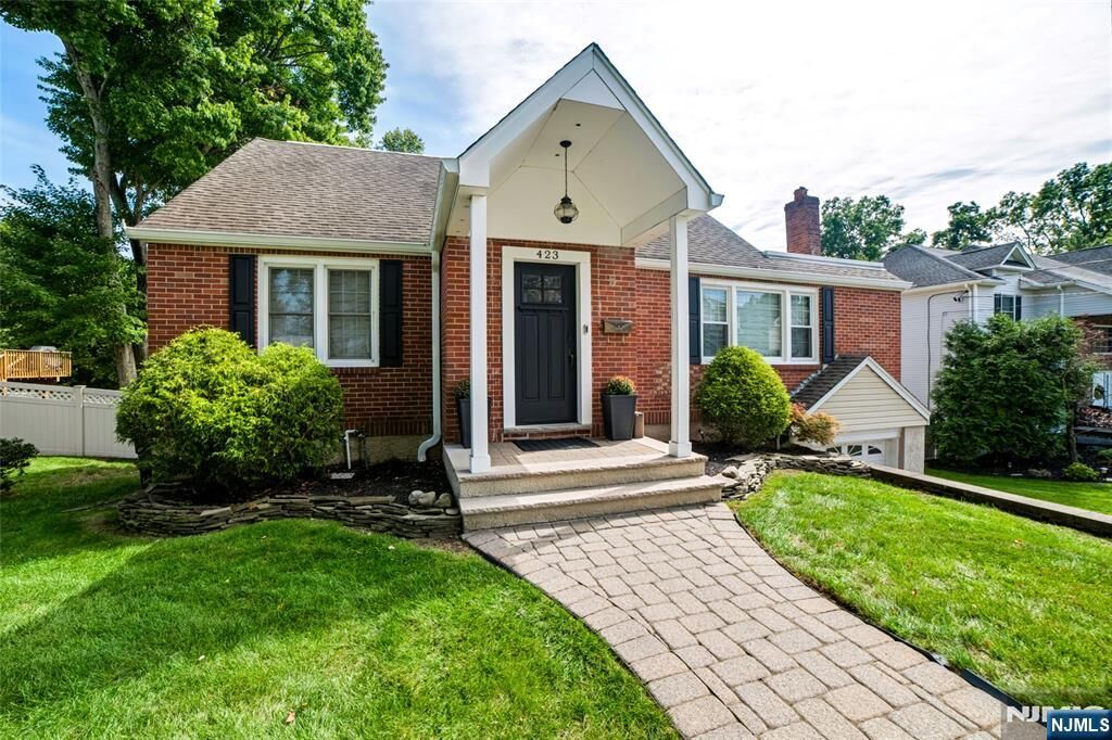 Property Photo:  423 West Avenue  NJ 07647 