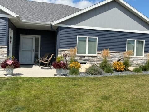 Property Photo: 1294 Linden Court ND 58075