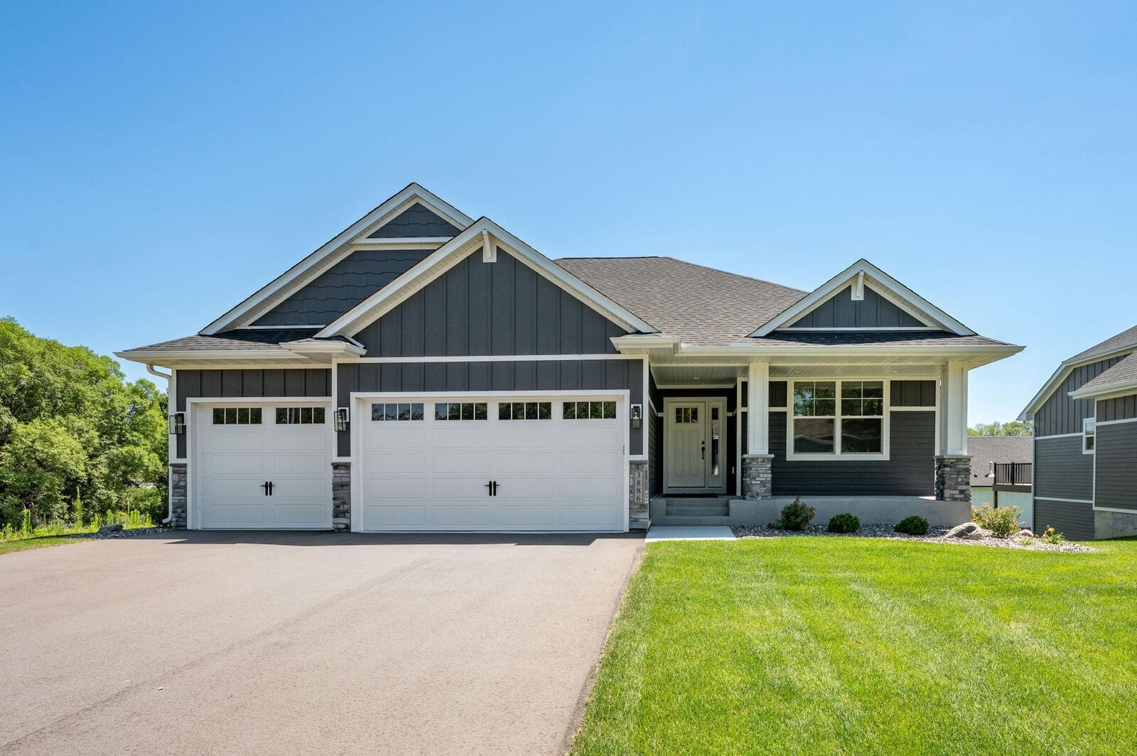 Property Photo:  3886 Larabee Avenue NE  MN 55376 