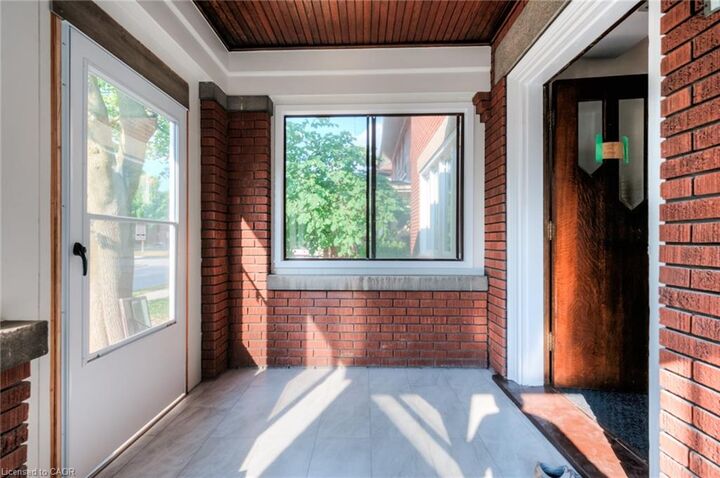 Property Photo:  297 Frederick Street Lower  ON N2H 2N6 
