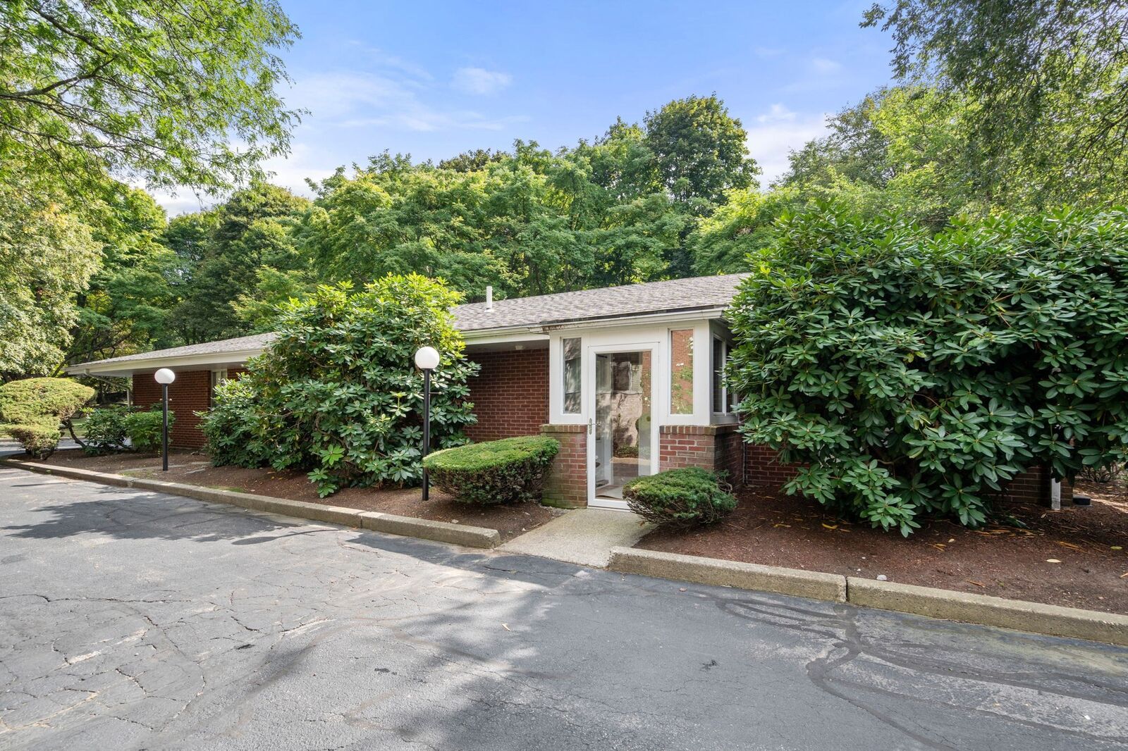 Property Photo:  18 Chestnut Pl 18  MA 02445 
