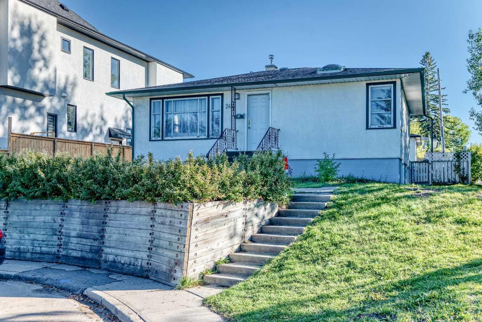 Property Photo:  2451 29 Avenue SW  AB T2T 1P1 