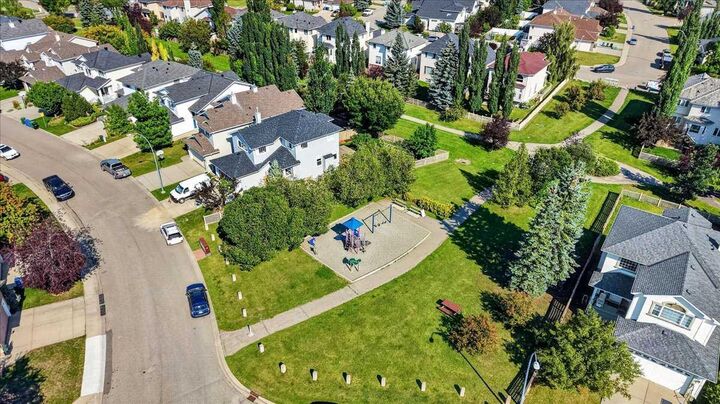 Property Photo:  30 Sierra Nevada Way SW  AB T3H 3M6 
