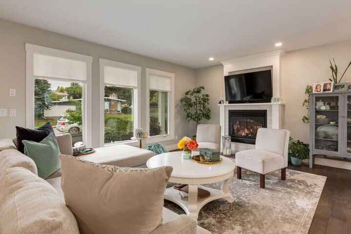 Property Photo:  72 Heston Street NW  AB T2K 2C1 