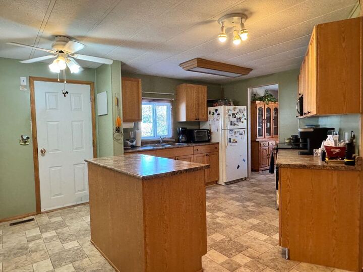 Property Photo:  10400 100 Street  AB T0H 1L0 