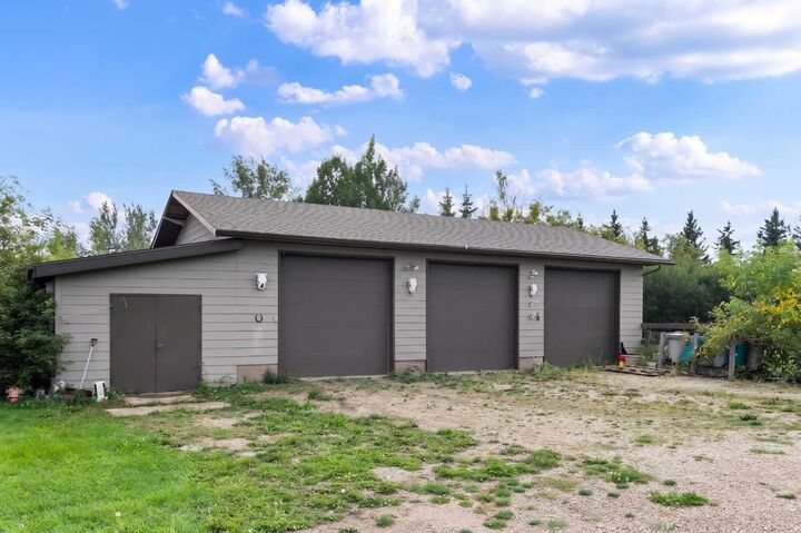 Property Photo:  15 Sterling Estates  AB T4B 4Y4 