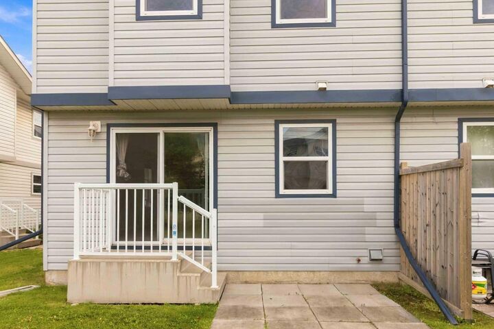 Property Photo:  100 St. Laurent Way 44  AB T9K 1R4 