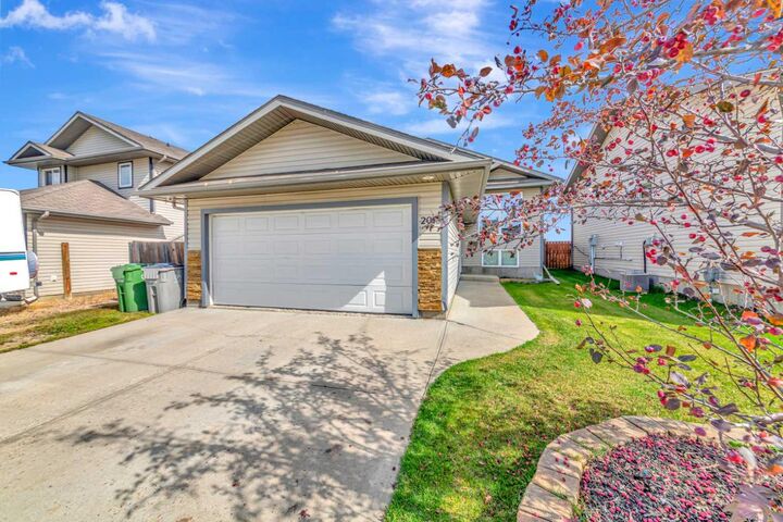 Property Photo:  2013 46 Avenue  SK S9V 0Z6 