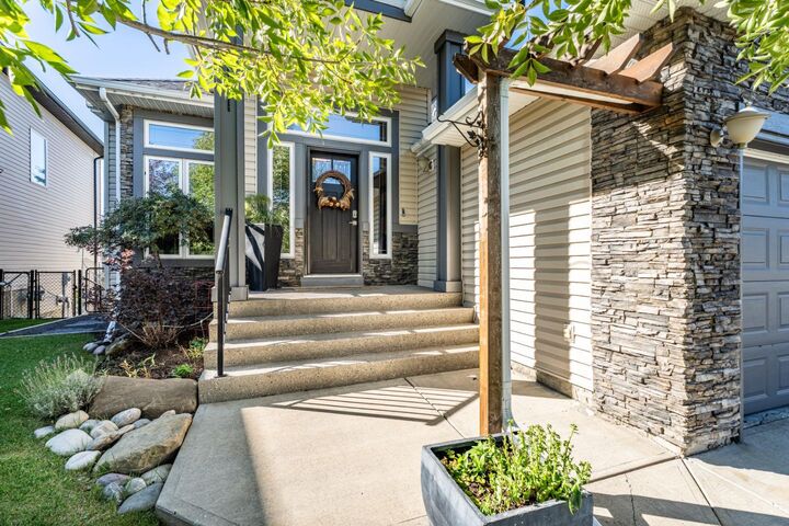 Property Photo:  53 Crystal Green Drive  AB T1S 2N7 