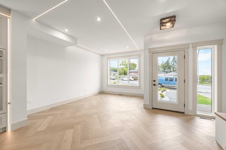 Property Photo:  121 42 Avenue NE  AB T2E 2N5 