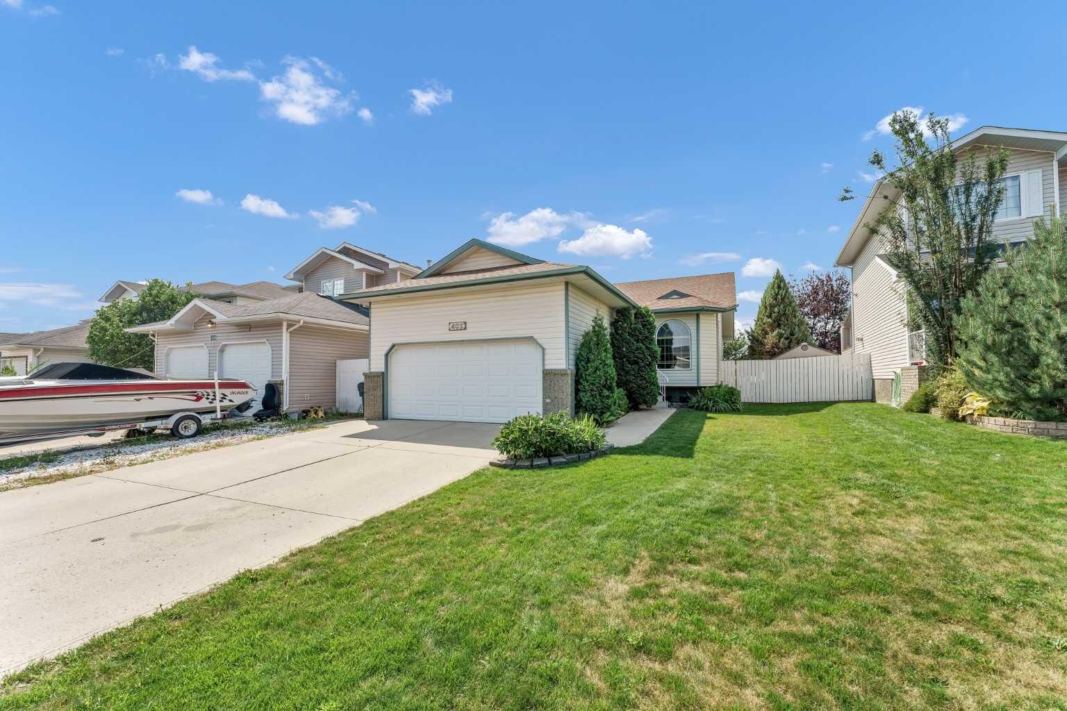 Property Photo:  402 Stratton Way SE  AB T1B 4N2 