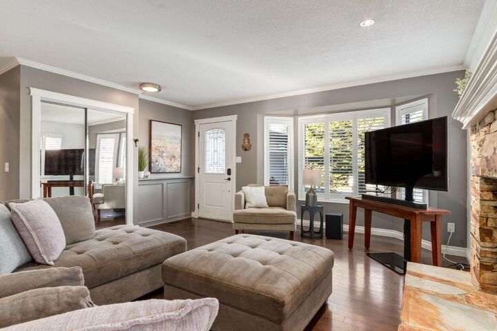 Property Photo:  505 Edgebank Place NW  AB T3A 4V6 