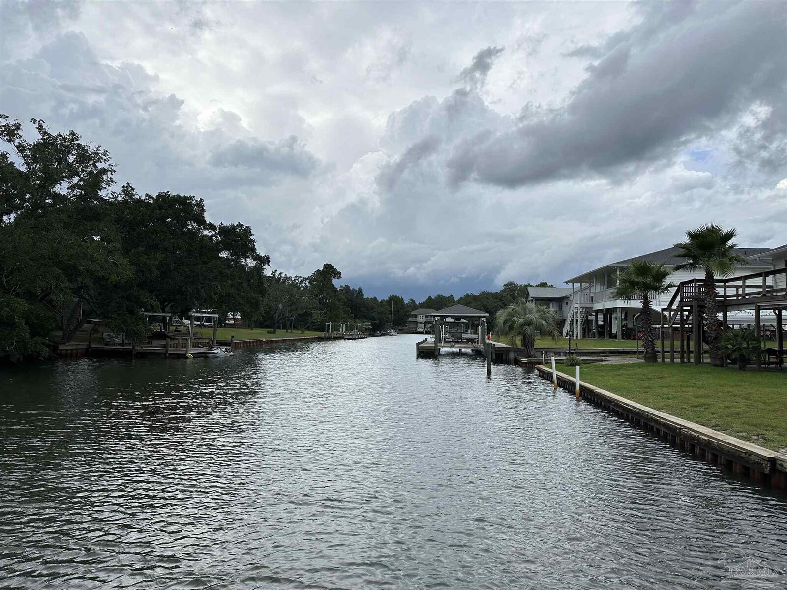Property Photo: 2633 Bayshore Pkwy FL 32583