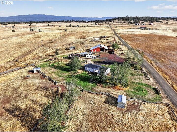 Property Photo:  1 Palmer Ln  WA 98620 