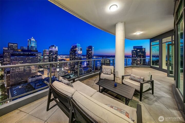 Property Photo: 1920 4th Avenue 3102 WA 98101