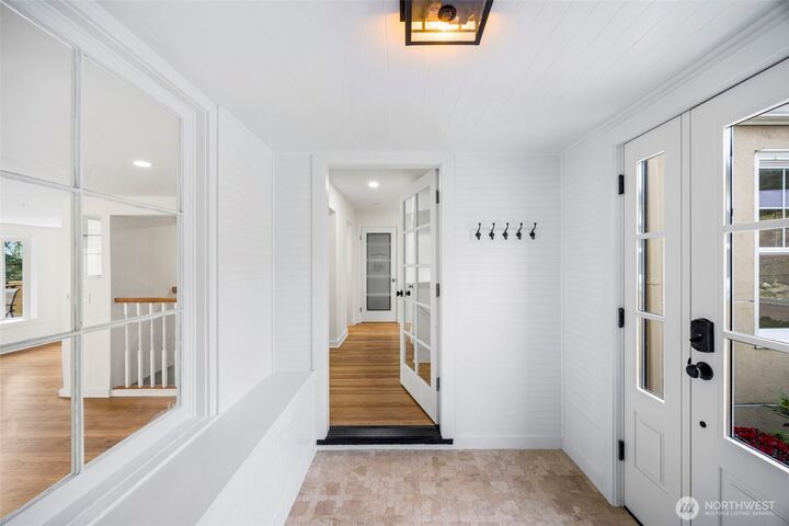 Property Photo:  5049  Pullman Avenue NE  WA 98105 