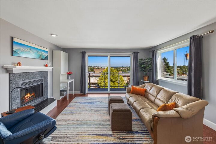Property Photo: 7111 Linden Avenue N 304 WA 98103