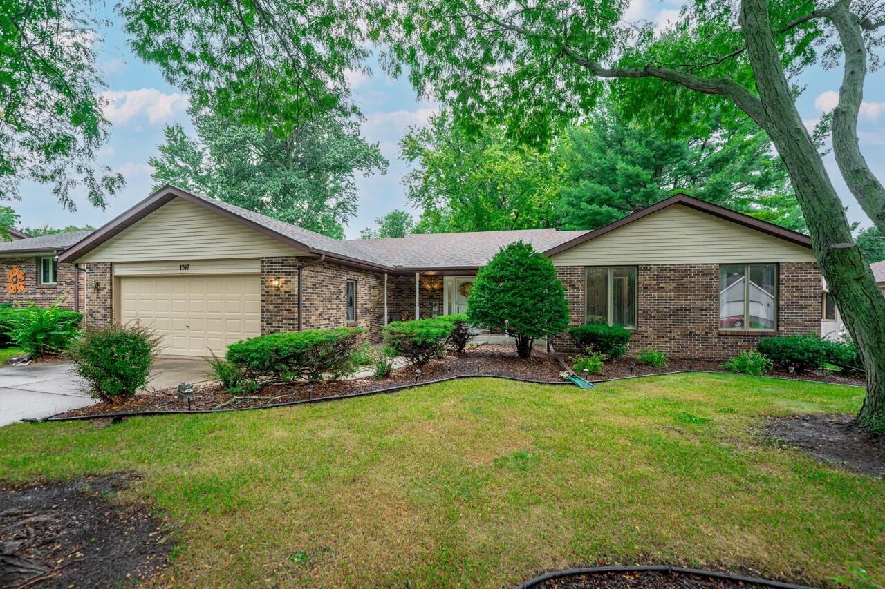 Property Photo:  1747 Arnold Avenue  IL 61108 