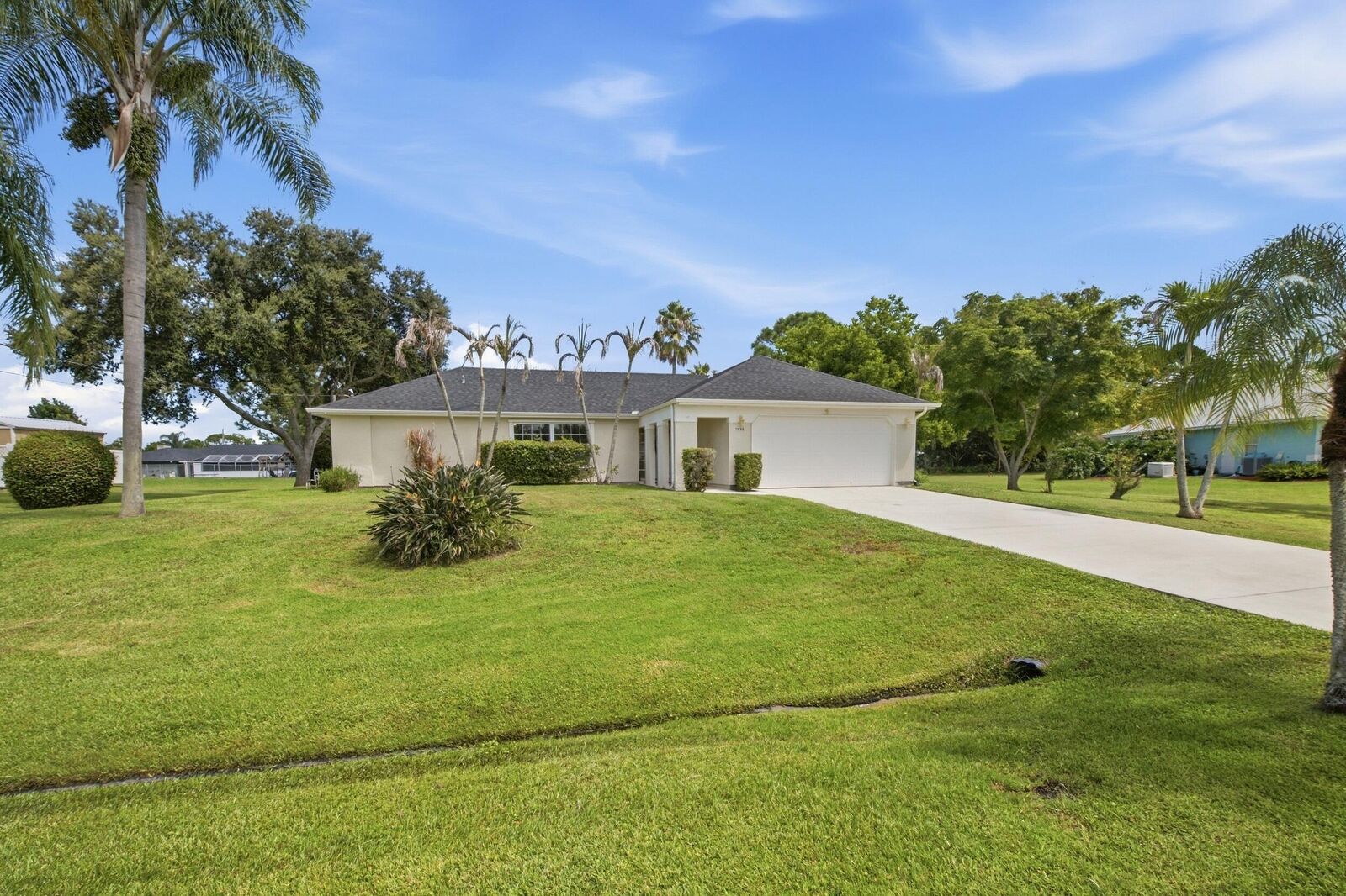 Property Photo: 2938 SE Dalhart Road FL 34952
