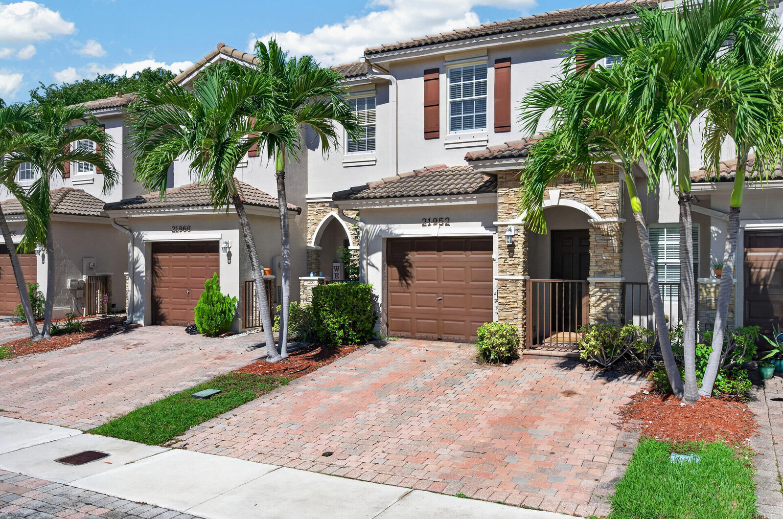 Property Photo:  21952 SW 93rd Place 21952  FL 33190 