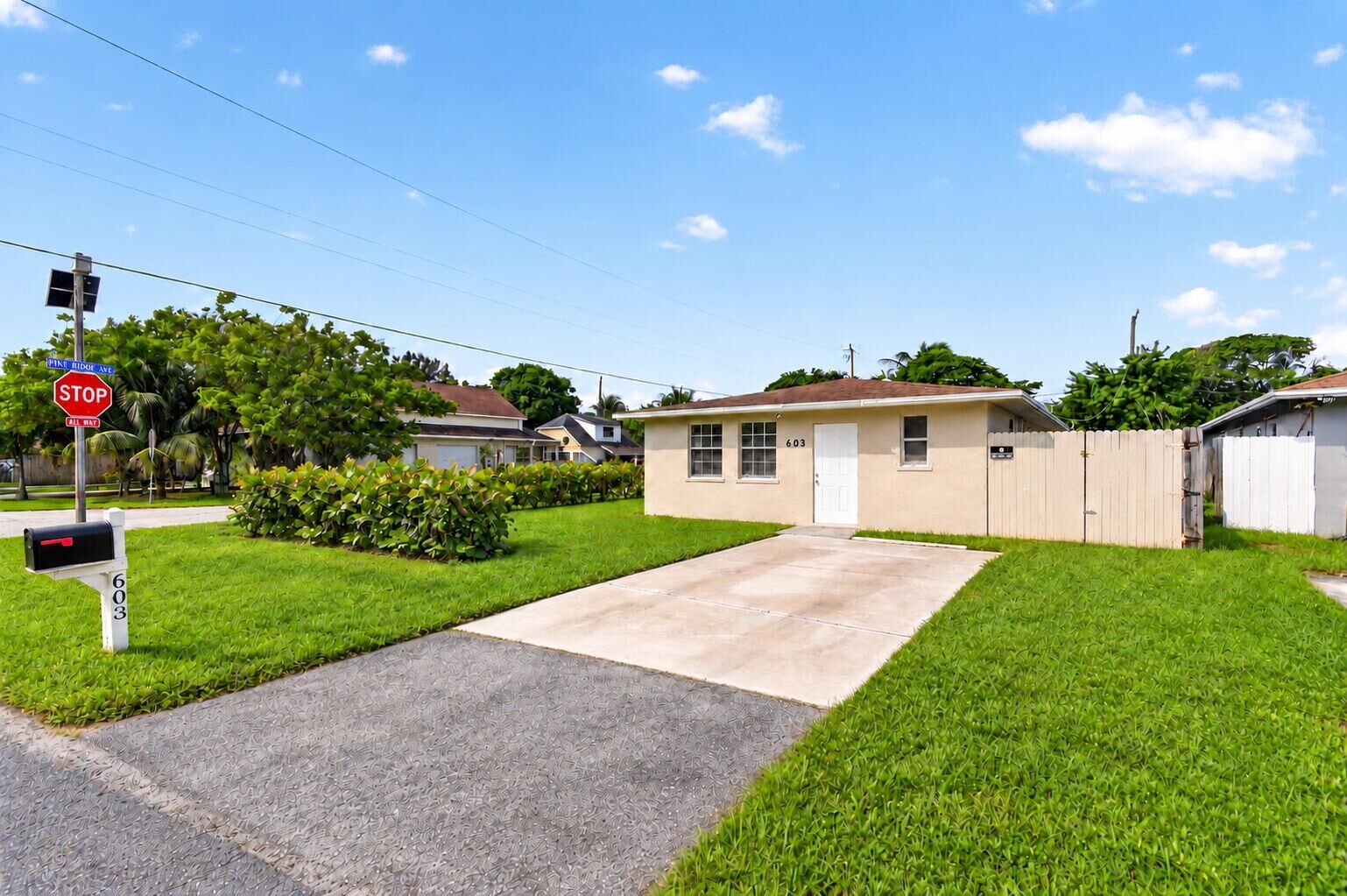 Property Photo:  603 N Broadway  FL 33462 