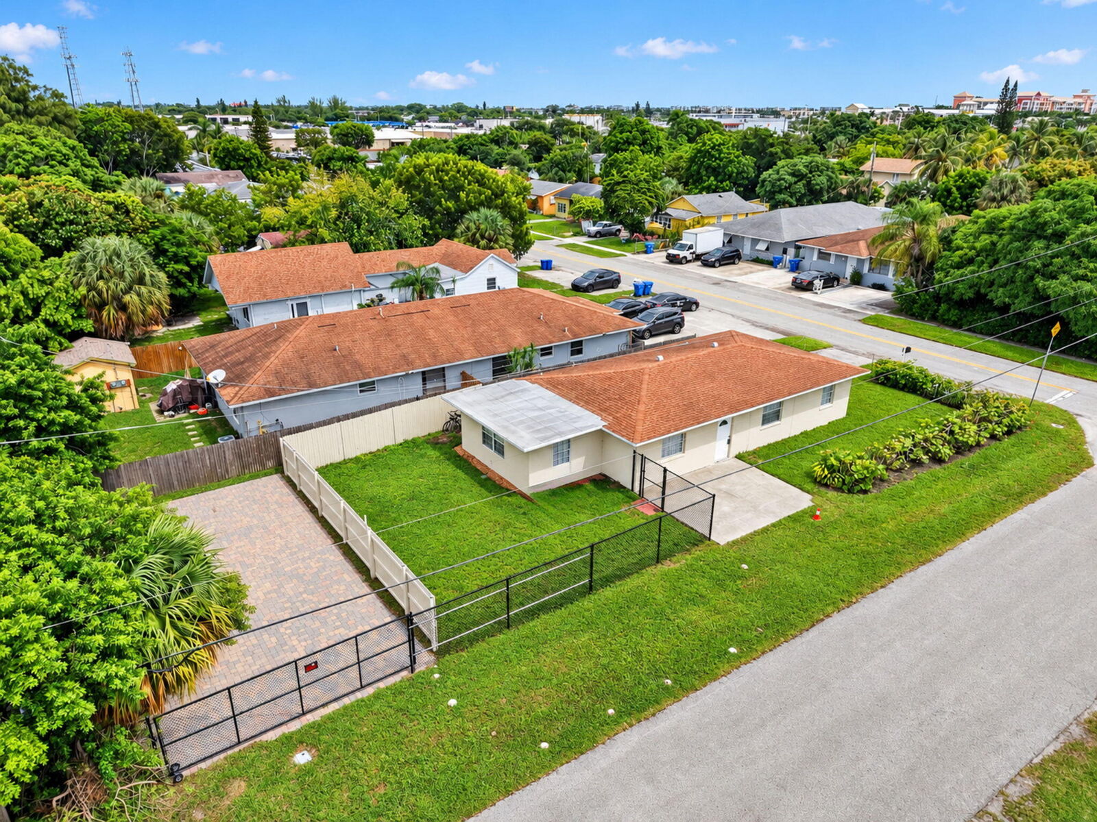 Property Photo:  603 N Broadway  FL 33462 