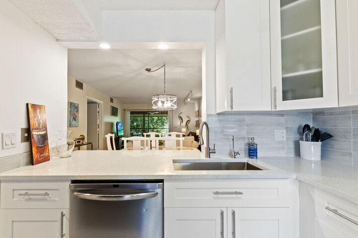 Property Photo: 5380 Cedar Lake Drive 304 FL 33437