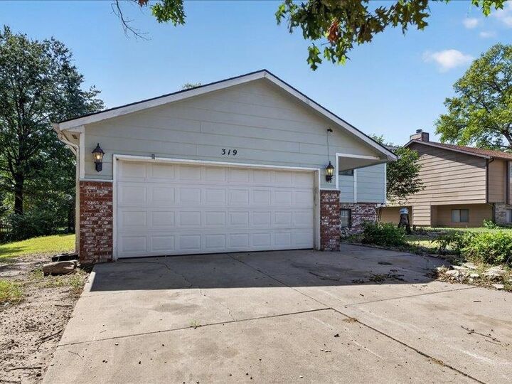 Property Photo: 319 W Tomahawk St KS 67067