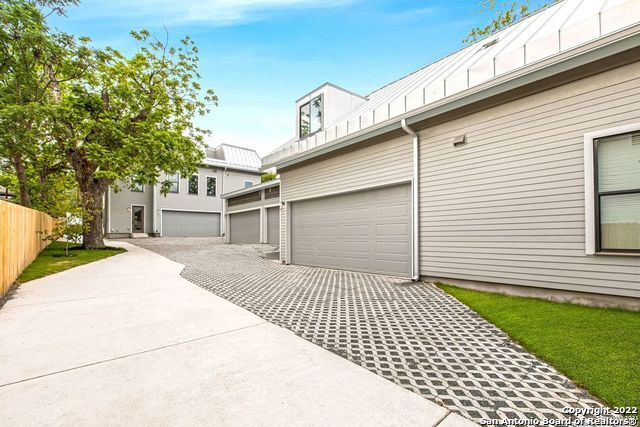 Property Photo: 808 E Carson St 102 TX 78208