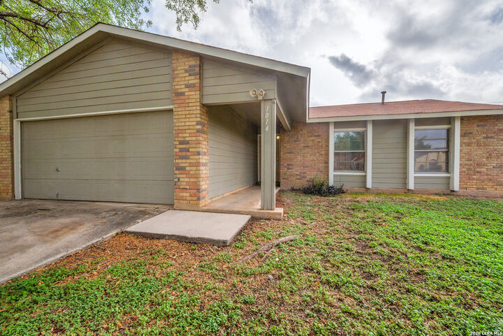 Property Photo:  1014 Cloverbrook St  TX 78245 
