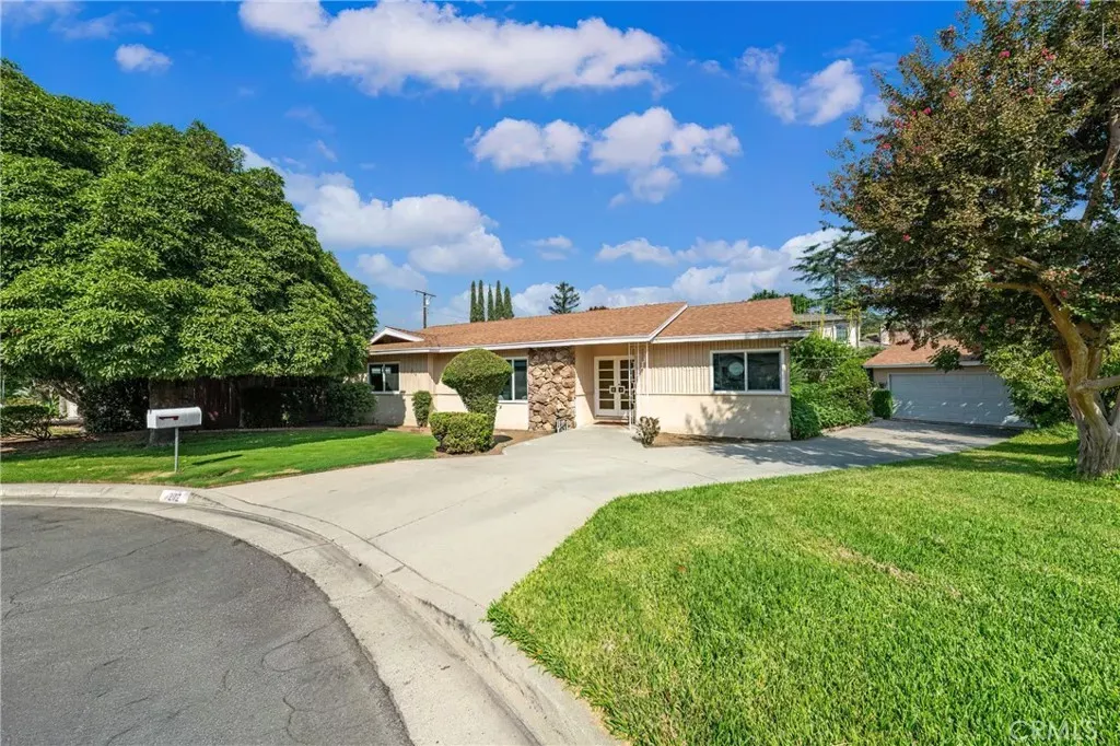 Property Photo:  2112 El Sereno  CA 91007 