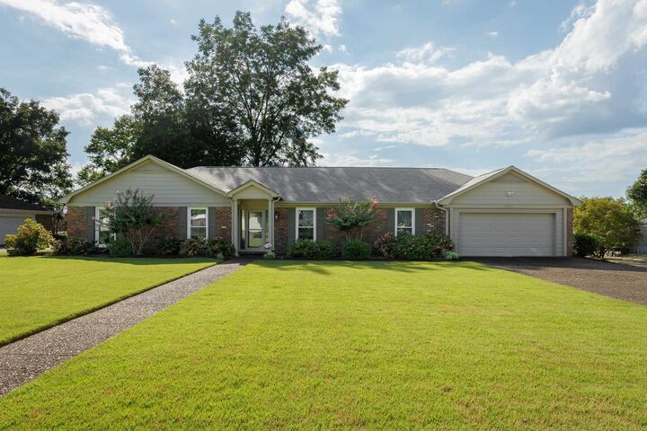 Property Photo:  2213 Finley Dr  AL 35630 
