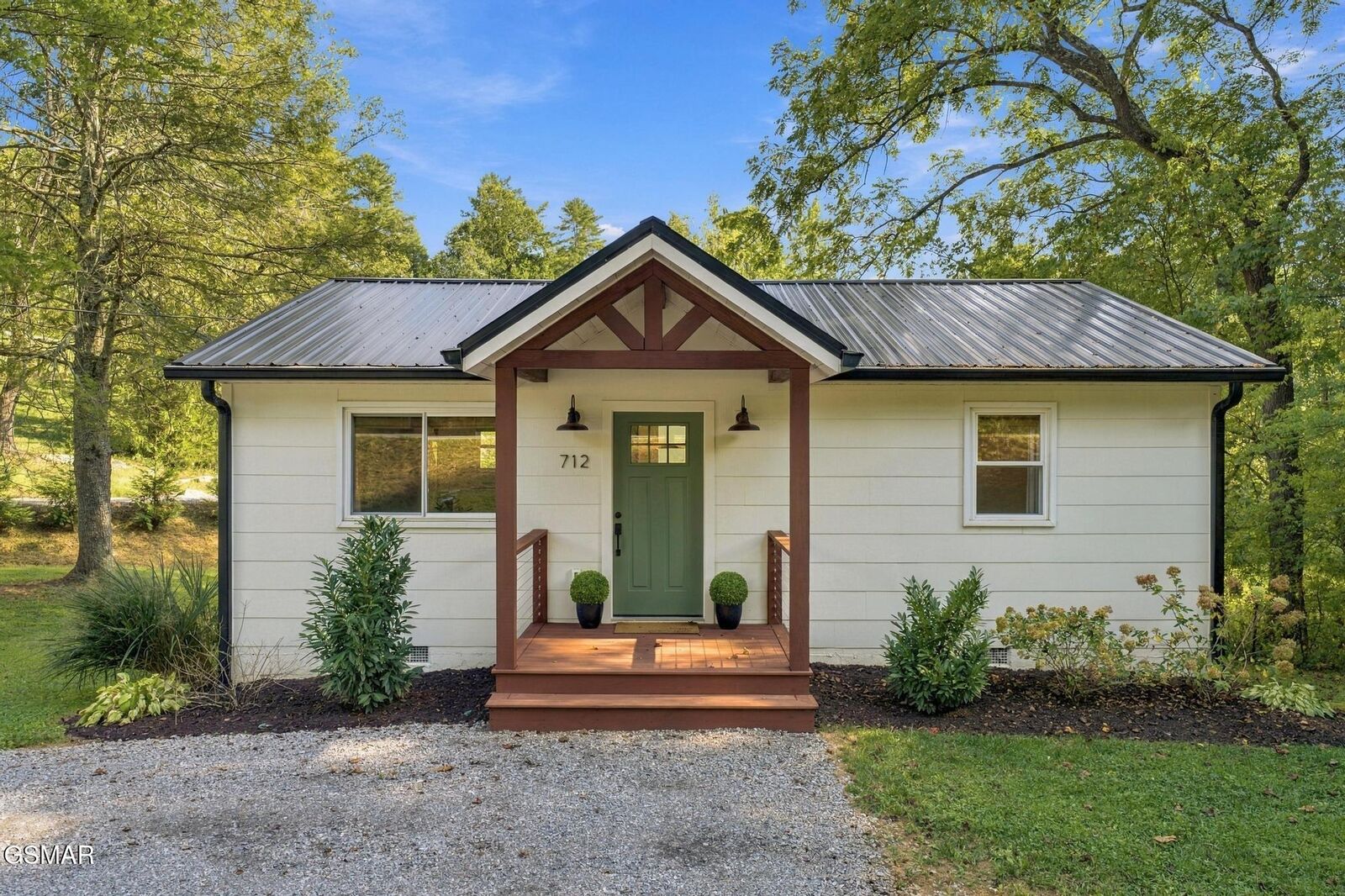 Property Photo: 712 E Millers Cove Road TN 37886
