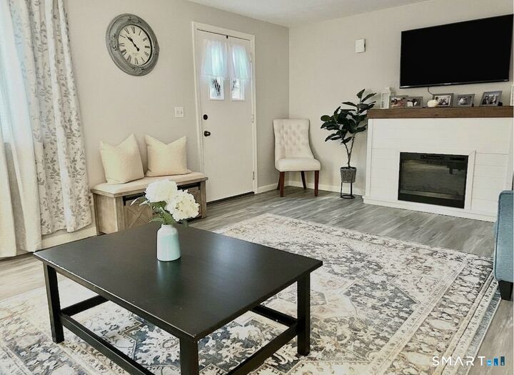 Property Photo: 96 Coronado Drive 96 CT 06111