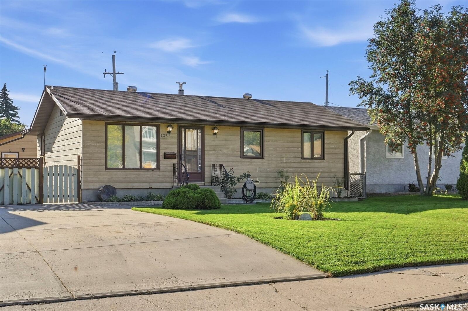 Property Photo:  105 Fitzgerald Street  SK S7N 2A6 