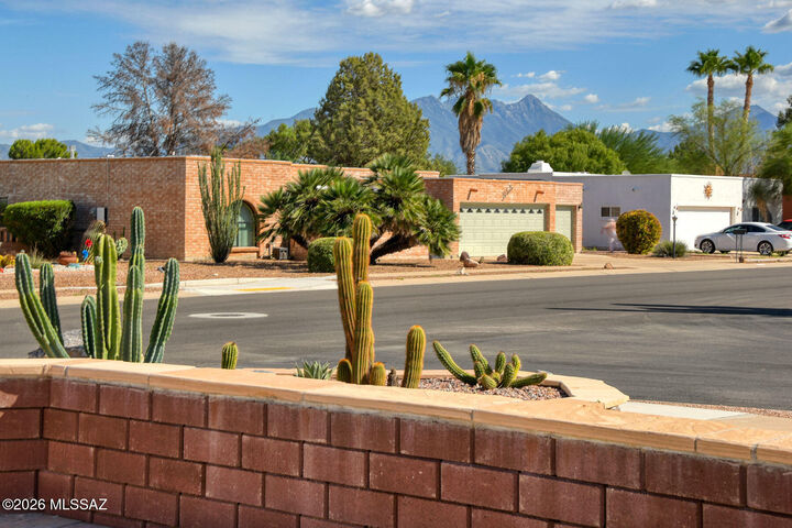 Property Photo: 371 E Placita Idilio AZ 85614