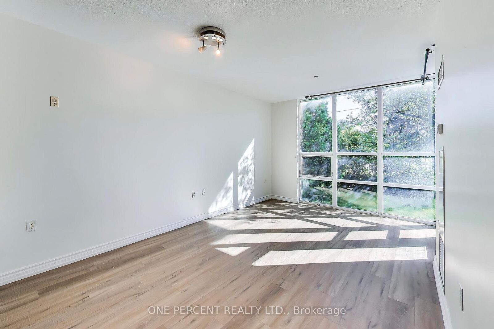 Property Photo: 3840 Bathurst Street 109 ON M3H 6C6