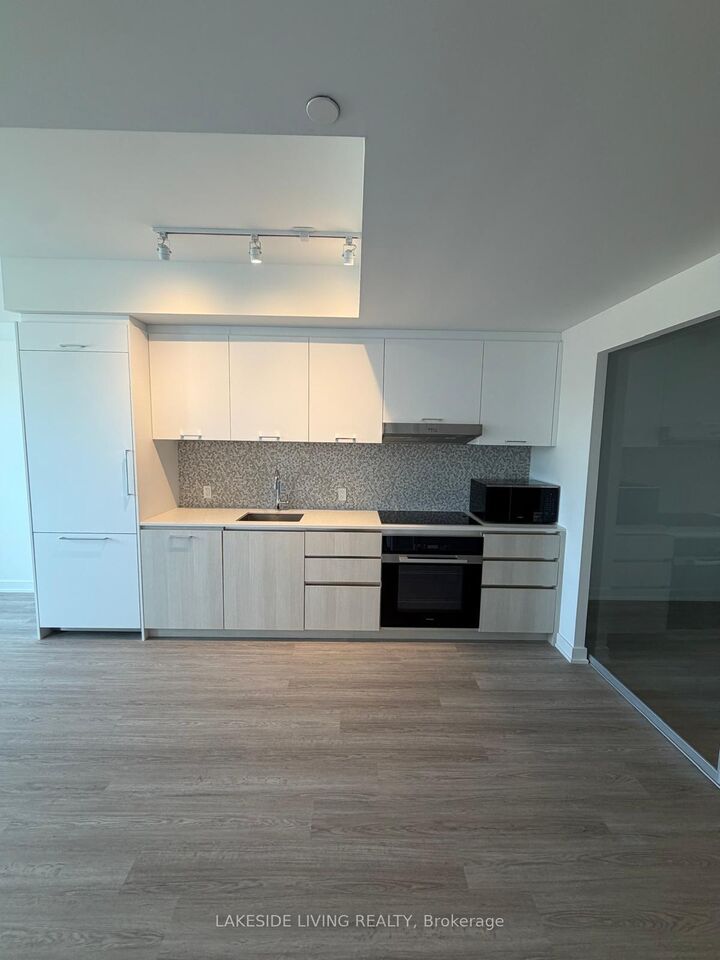 Property Photo:  8188 Yonge Street 309  ON L4J 0M2 